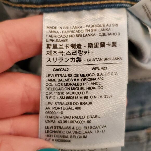 Light wash Levi's cropped jeans size 29 - Picture 12 of 12